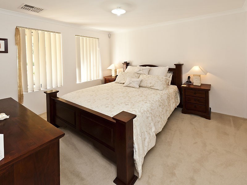 17 Cliveden Way, Wellard WA 6170