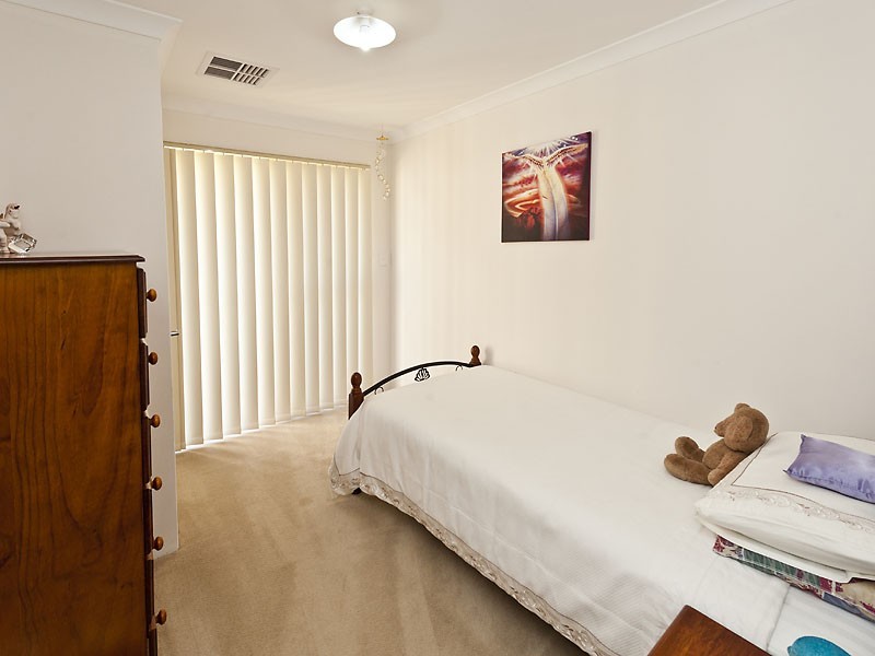 17 Cliveden Way, Wellard WA 6170