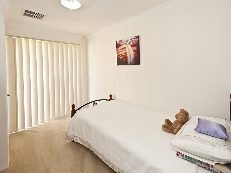 17 Cliveden Way, Wellard WA 6170
