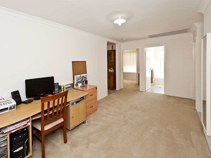 17 Cliveden Way, Wellard WA 6170