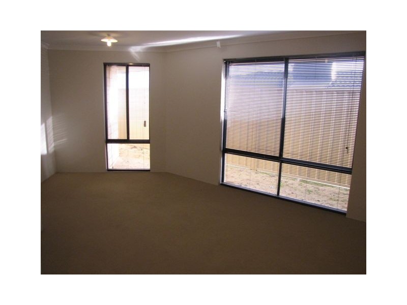 16 Oakham Way, Orelia WA 6167