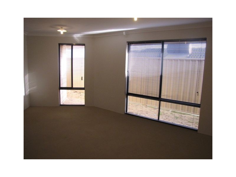 16 Oakham Way, Orelia WA 6167