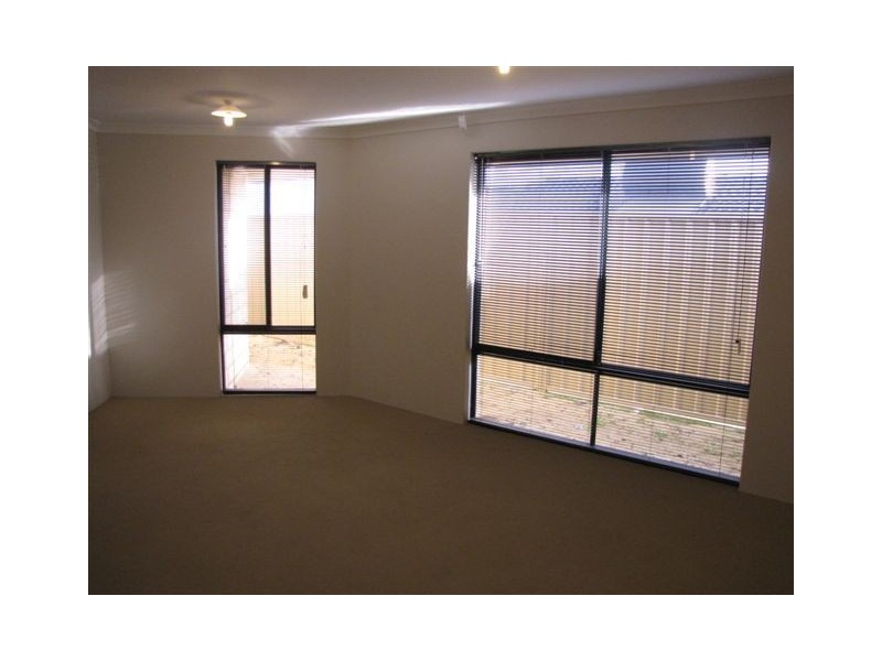 16 Oakham Way, Orelia WA 6167