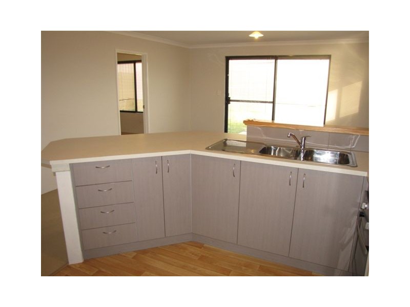 16 Oakham Way, Orelia WA 6167