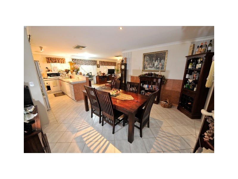 70 Oakwood Crescent, Waikiki WA 6169