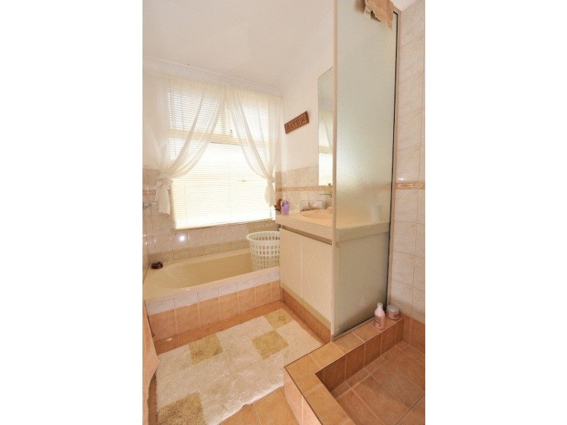 70 Oakwood Crescent, Waikiki WA 6169