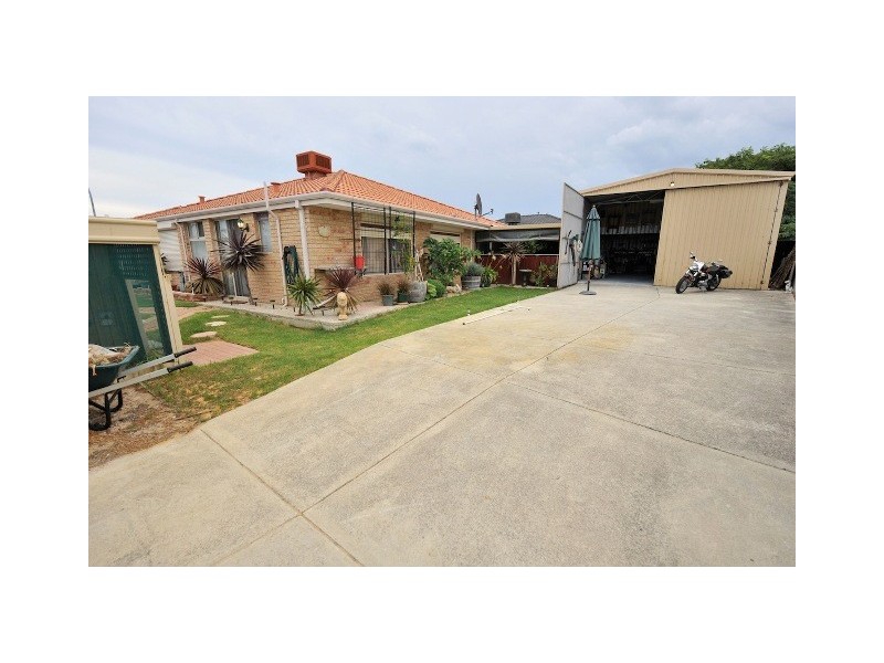 70 Oakwood Crescent, Waikiki WA 6169