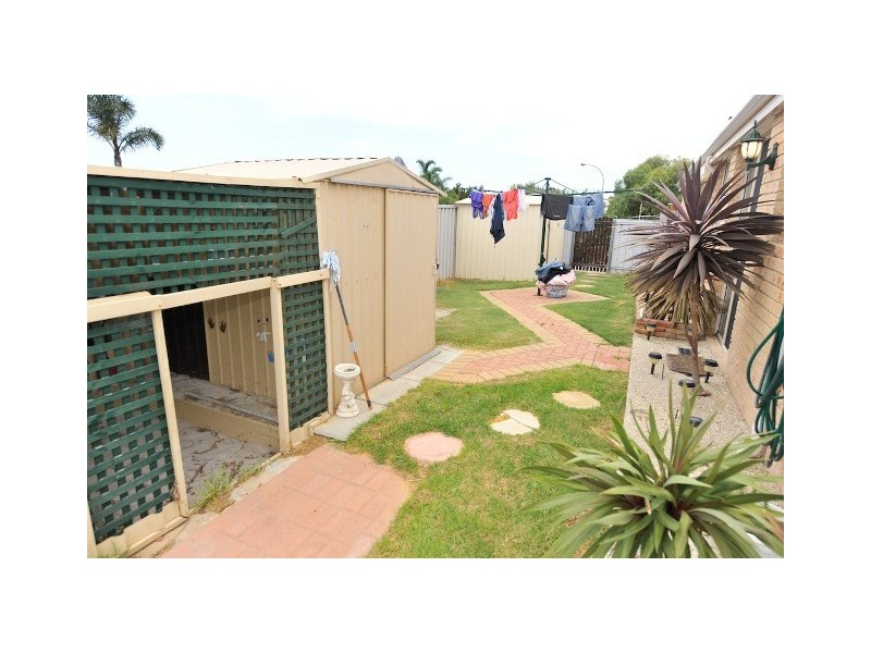 70 Oakwood Crescent, Waikiki WA 6169