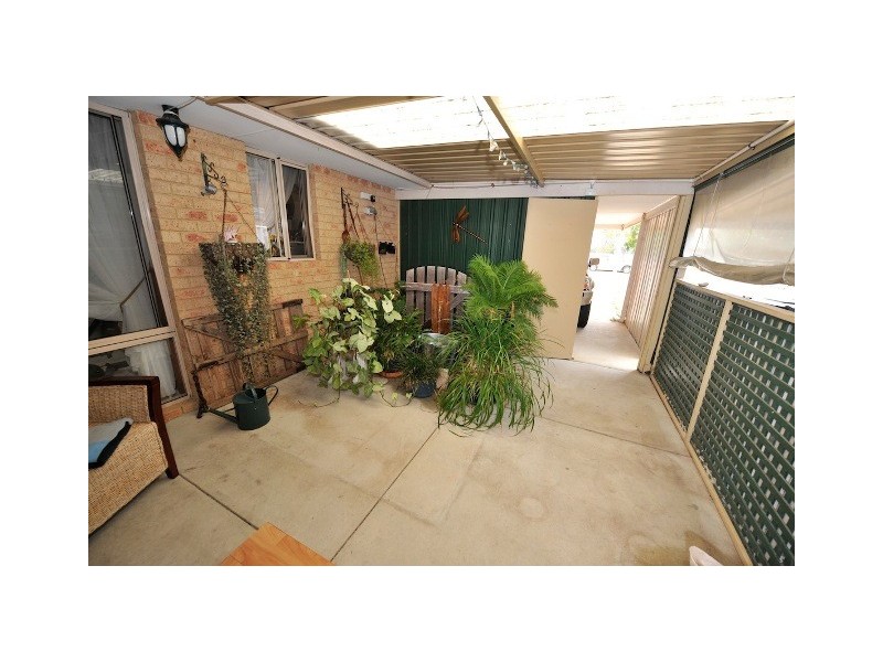 70 Oakwood Crescent, Waikiki WA 6169