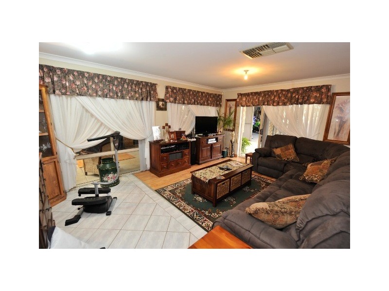 70 Oakwood Crescent, Waikiki WA 6169