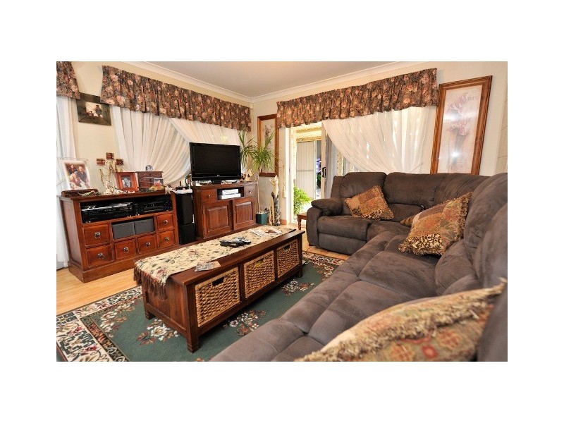 70 Oakwood Crescent, Waikiki WA 6169