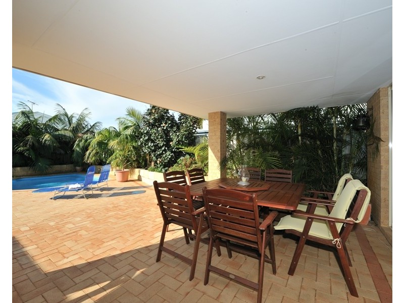 14 Bayeux Ave, Port Kennedy WA 6172