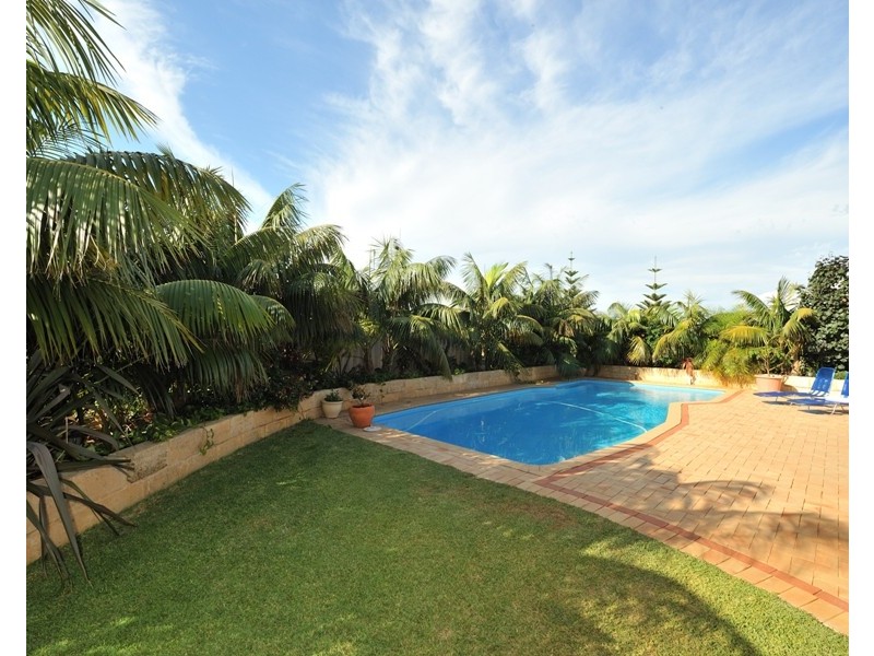14 Bayeux Ave, Port Kennedy WA 6172