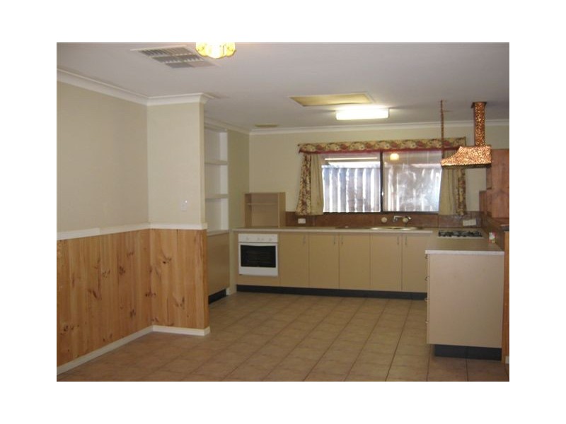 16 Perham Crescent, Leda WA 6170