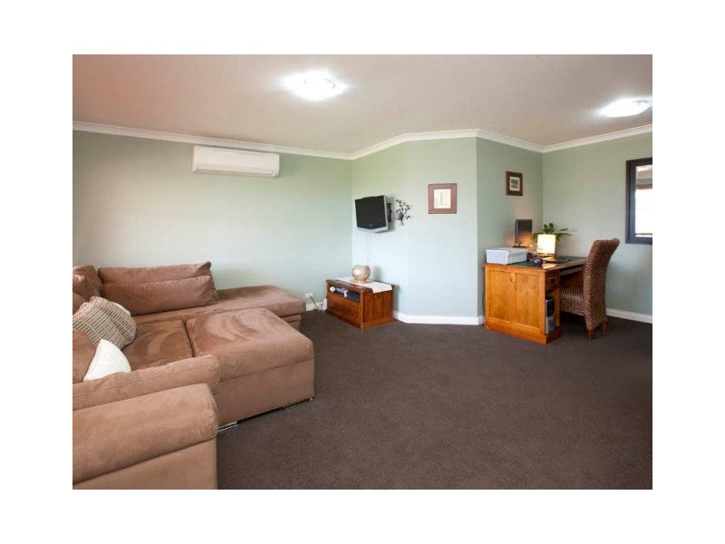 37 Silvertop Circle, Warnbro WA 6169