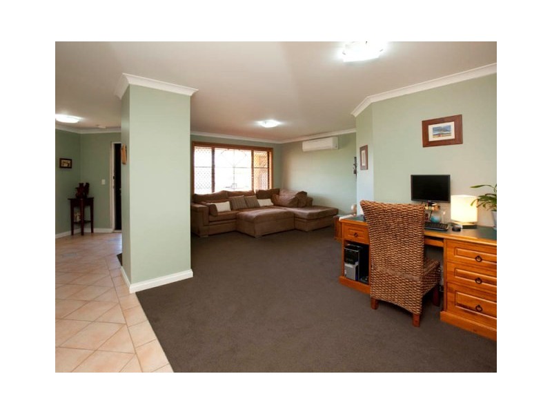 37 Silvertop Circle, Warnbro WA 6169