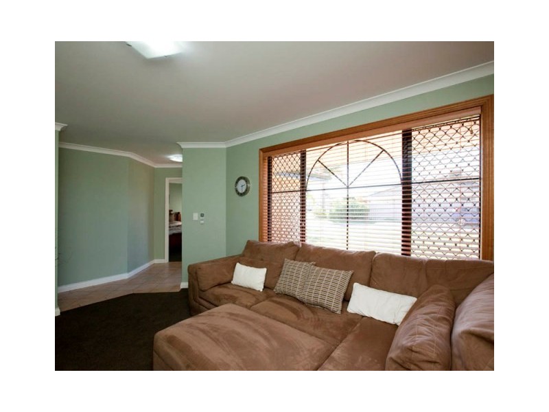 37 Silvertop Circle, Warnbro WA 6169