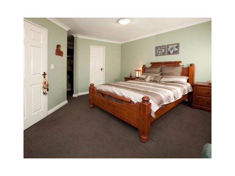 37 Silvertop Circle, Warnbro WA 6169