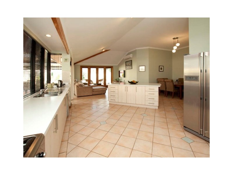 37 Silvertop Circle, Warnbro WA 6169