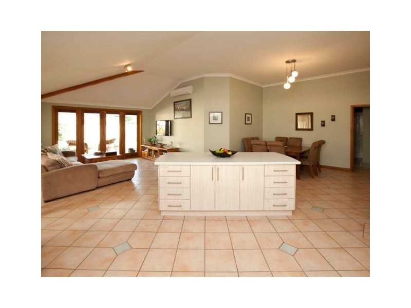 37 Silvertop Circle, Warnbro WA 6169