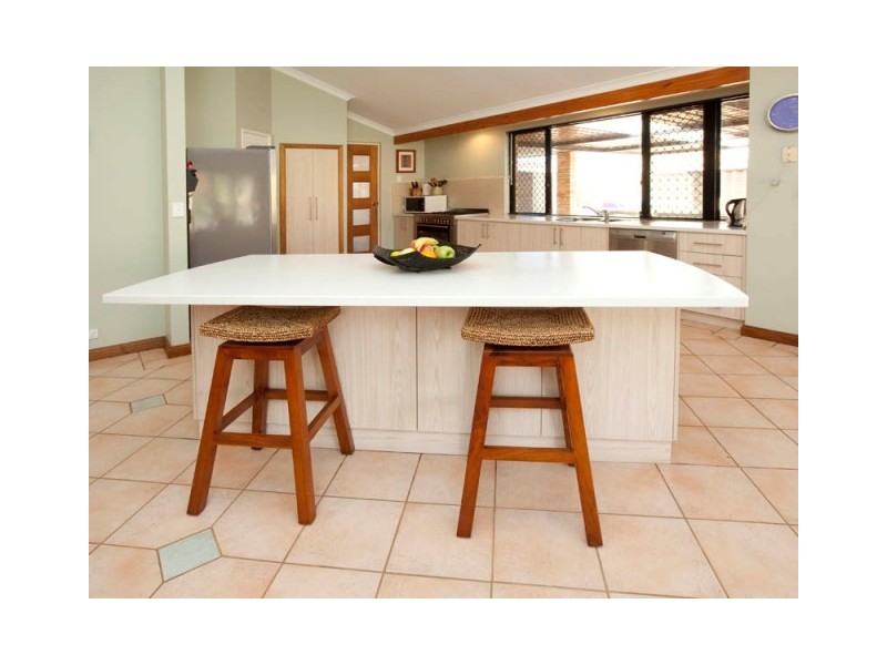 37 Silvertop Circle, Warnbro WA 6169