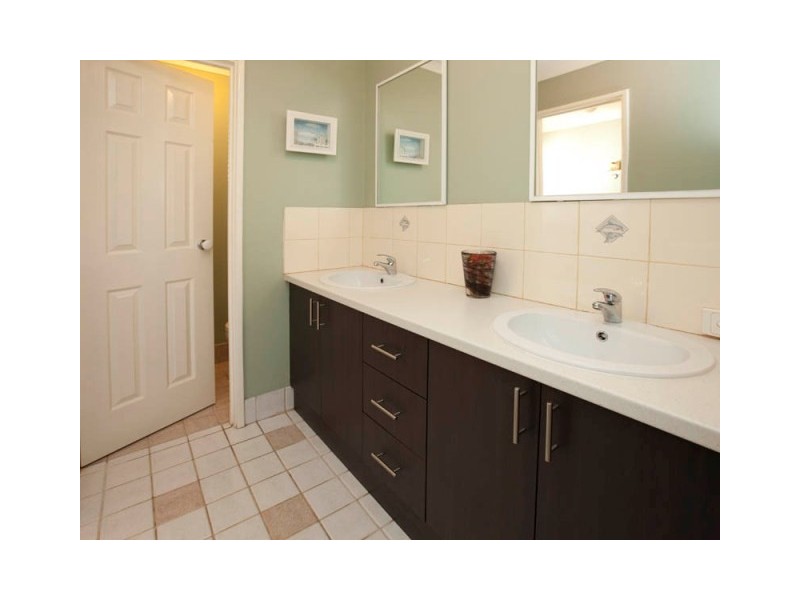 37 Silvertop Circle, Warnbro WA 6169