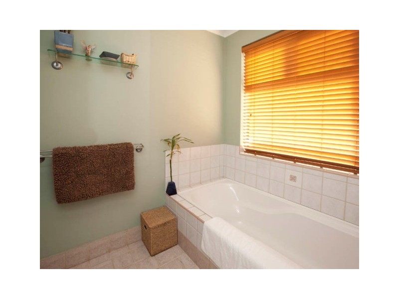 37 Silvertop Circle, Warnbro WA 6169