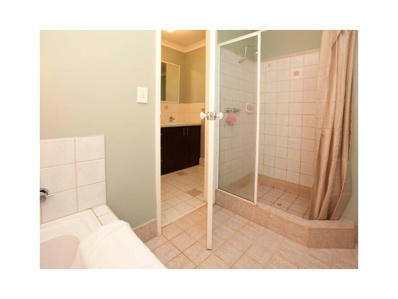 37 Silvertop Circle, Warnbro WA 6169