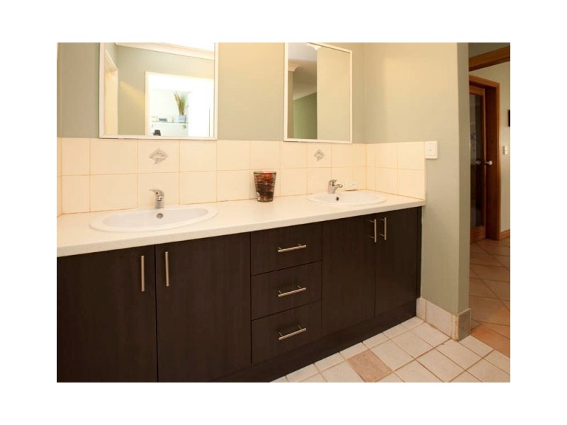 37 Silvertop Circle, Warnbro WA 6169