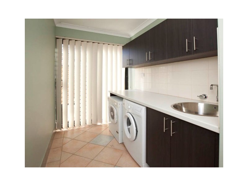 37 Silvertop Circle, Warnbro WA 6169