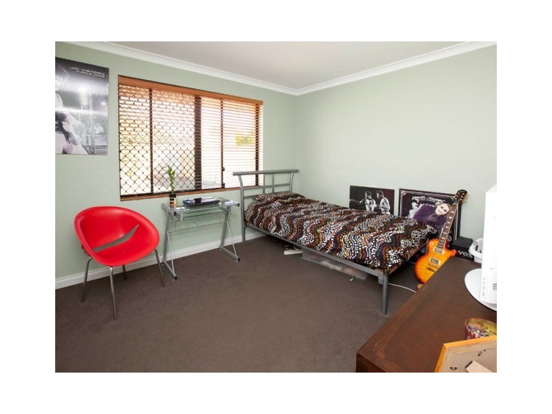 37 Silvertop Circle, Warnbro WA 6169