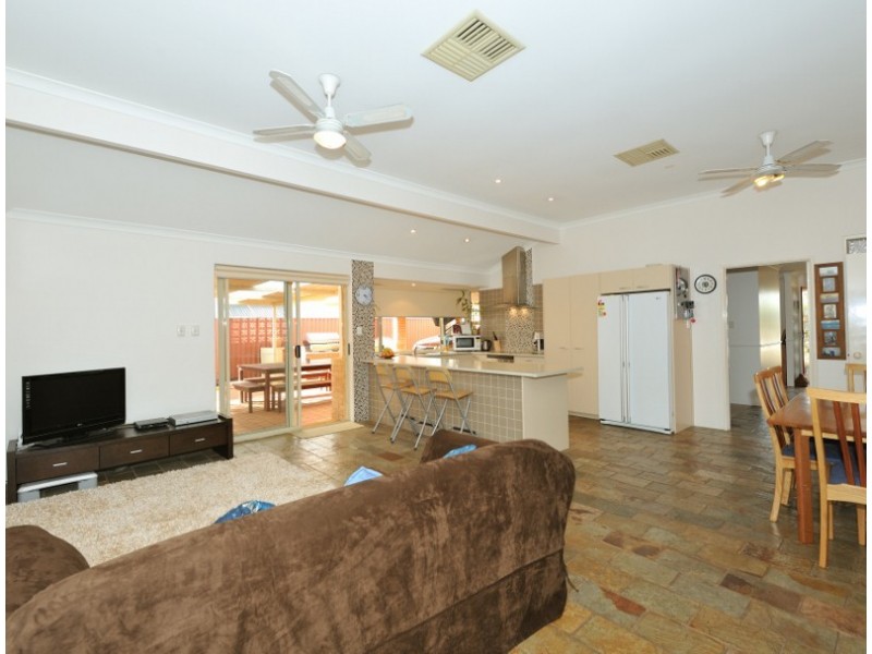 28 Cuthbertson Drive, Cooloongup WA 6168