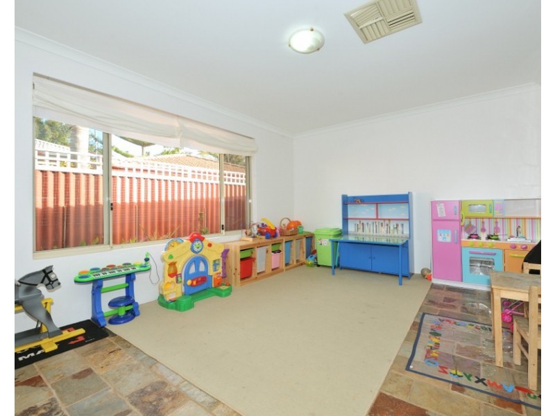 28 Cuthbertson Drive, Cooloongup WA 6168