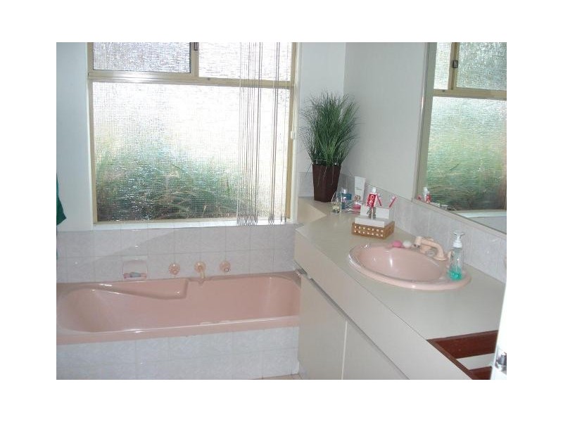 18 Woodbridge Drive, Cooloongup WA 6168