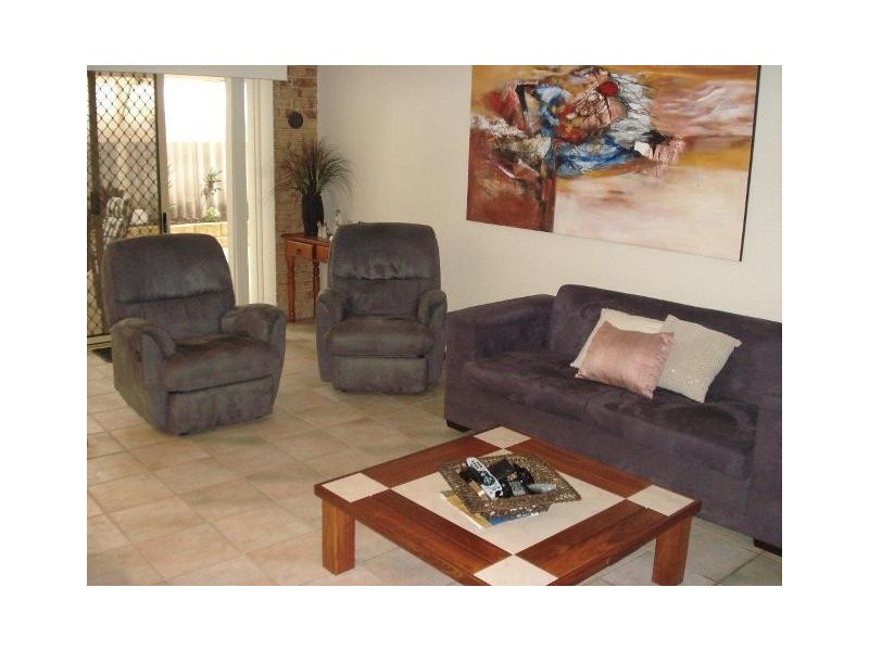 18 Woodbridge Drive, Cooloongup WA 6168