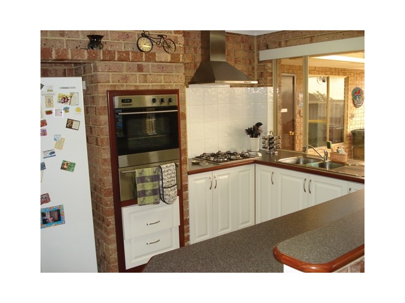 18 Woodbridge Drive, Cooloongup WA 6168