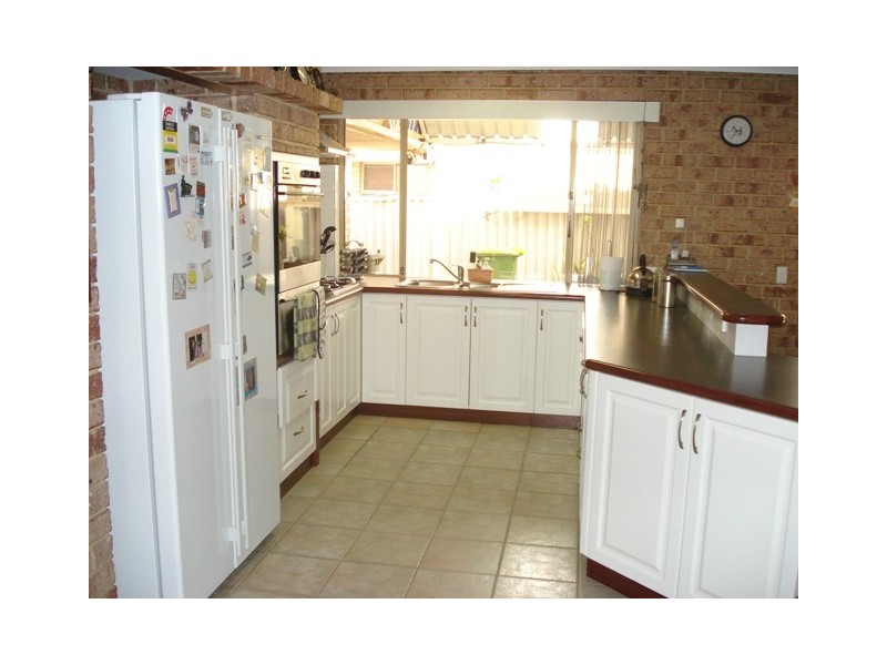 18 Woodbridge Drive, Cooloongup WA 6168