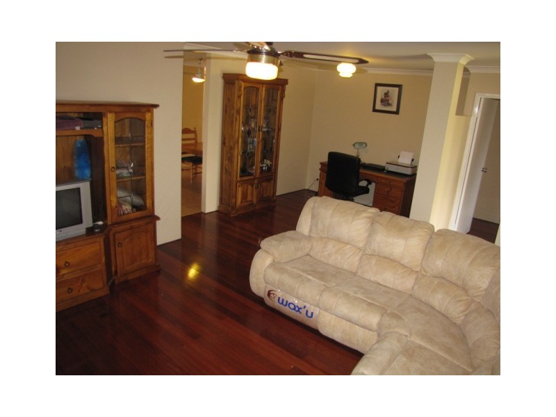 33 The Avenue, Warnbro WA 6169