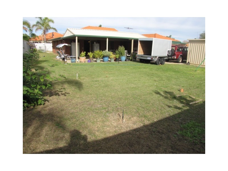 33 The Avenue, Warnbro WA 6169