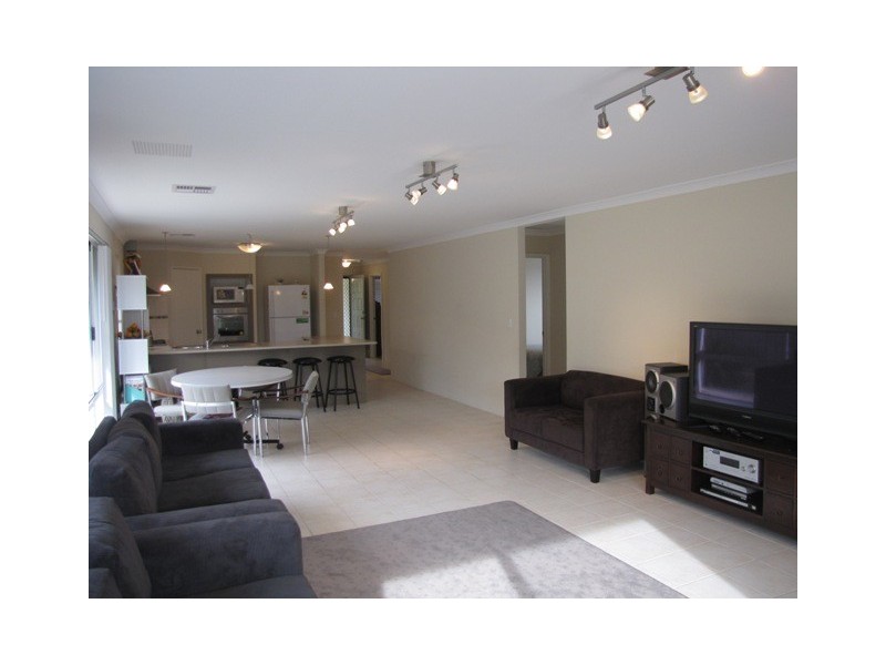 46 Abingdon Crescent, Wellard WA 6170