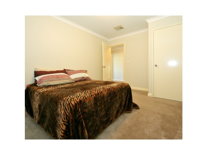 3 whitemoss turn, Waikiki WA 6169