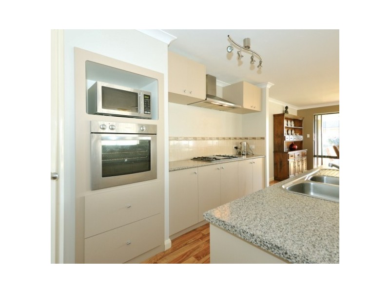 3 whitemoss turn, Waikiki WA 6169