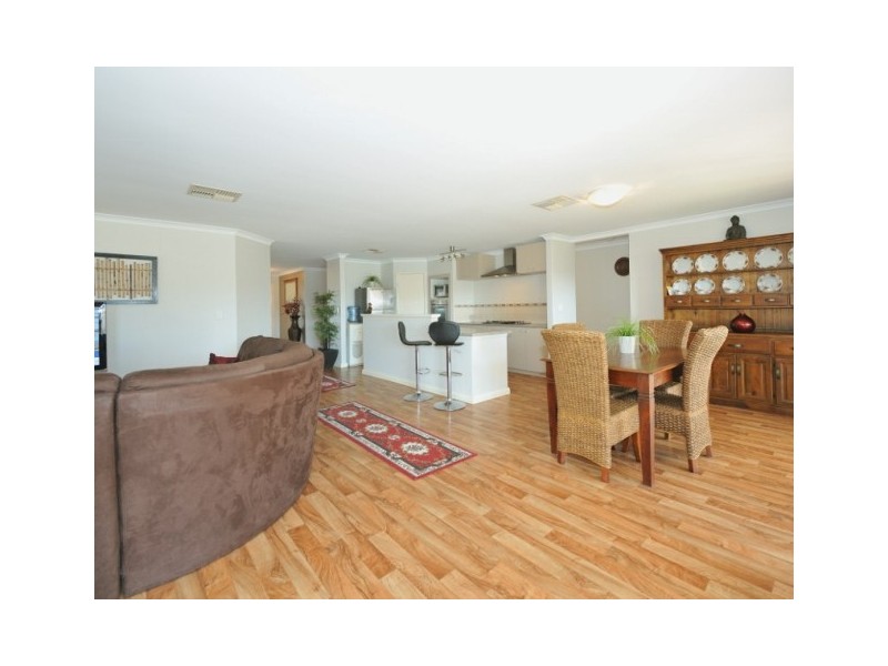 3 whitemoss turn, Waikiki WA 6169