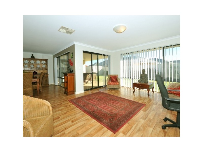 3 whitemoss turn, Waikiki WA 6169