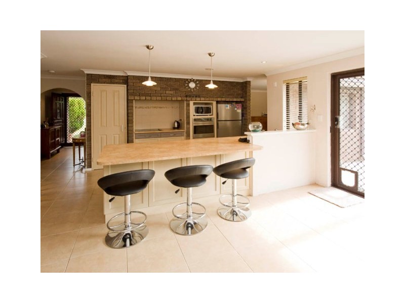 9 Herlihy Way, Warnbro WA 6169
