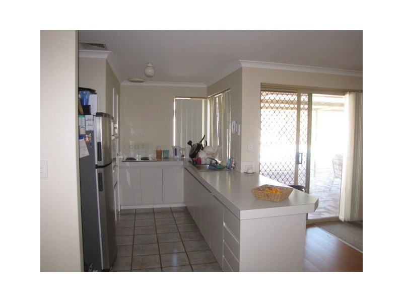 2 Durras Place, Dudley Park WA 6210