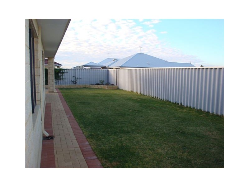 12 Vitesse Approach, Shoalwater WA 6169