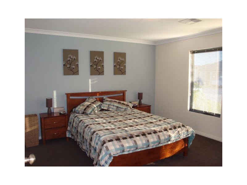 12 Vitesse Approach, Shoalwater WA 6169