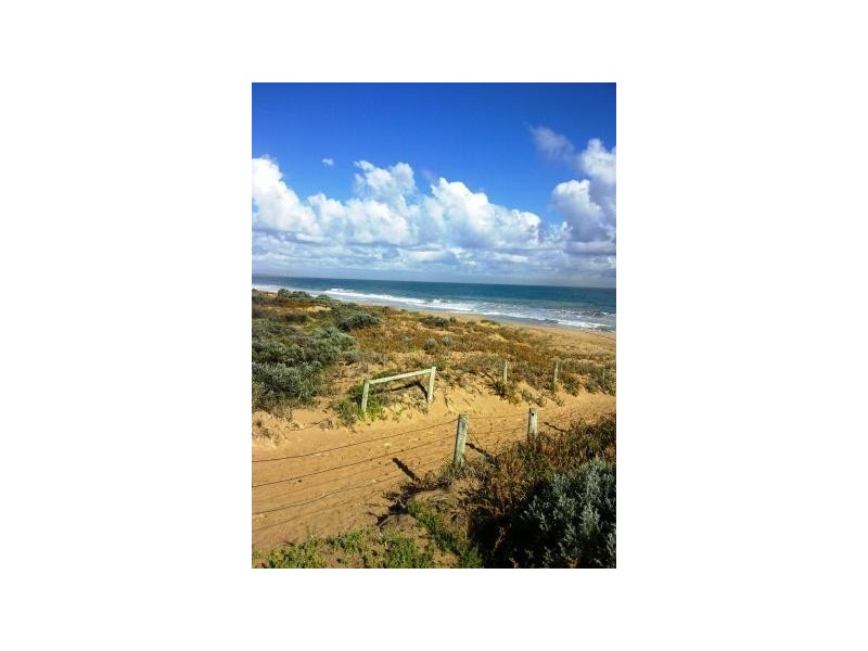 6 BLUEJAY COURT, Singleton WA 6175