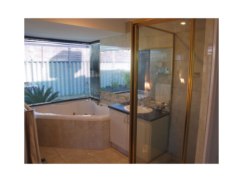 21 Carlingford Drive, Port Kennedy WA 6172